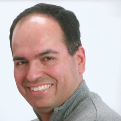 Oscar M Gomez